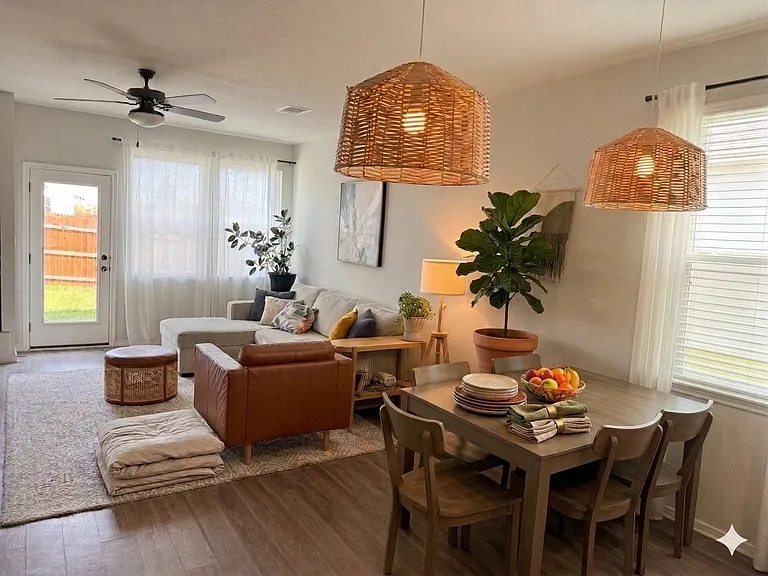 2401 Amara Levi Ln — Photo 4