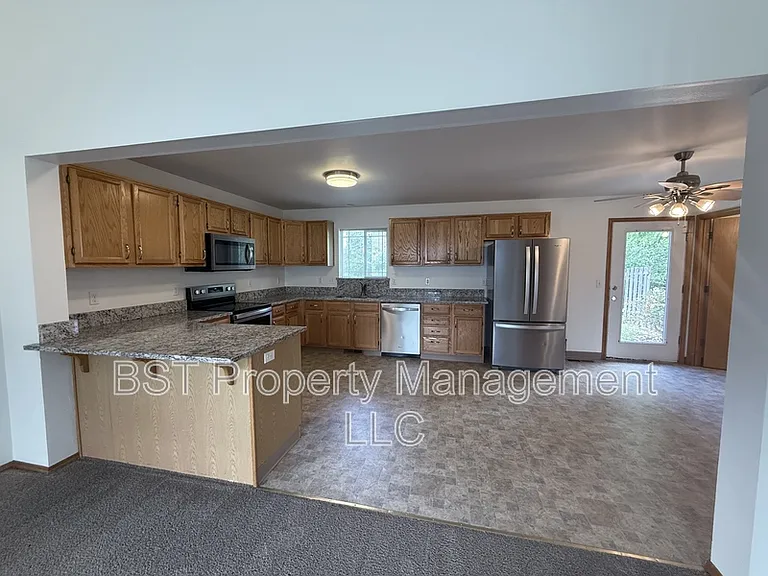 991 Mill St — Photo 4