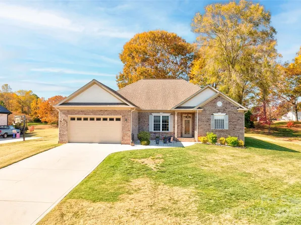 128 Harbourtown Dr, Kings Mountain, NC 28086