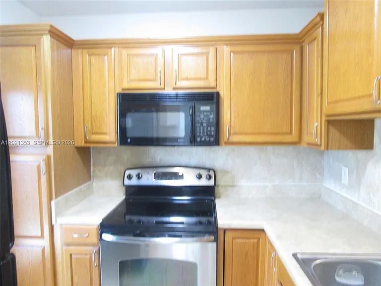 5111 W Oakland Park Blvd #301 — Photo 25