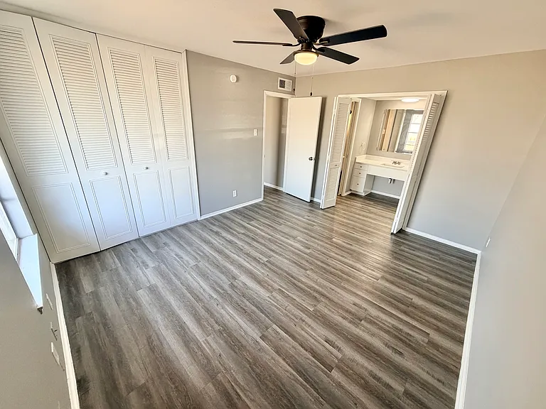 102 Charing Cross Ln — Photo 17
