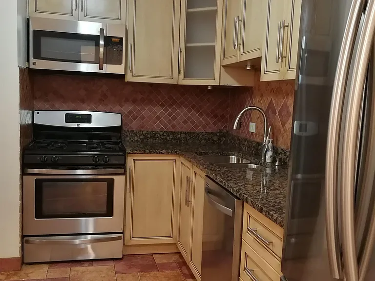 677 S River Rd — Photo 11