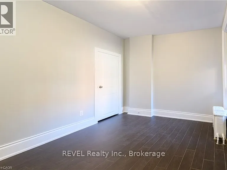 471.5 King St E #12 — Photo 3