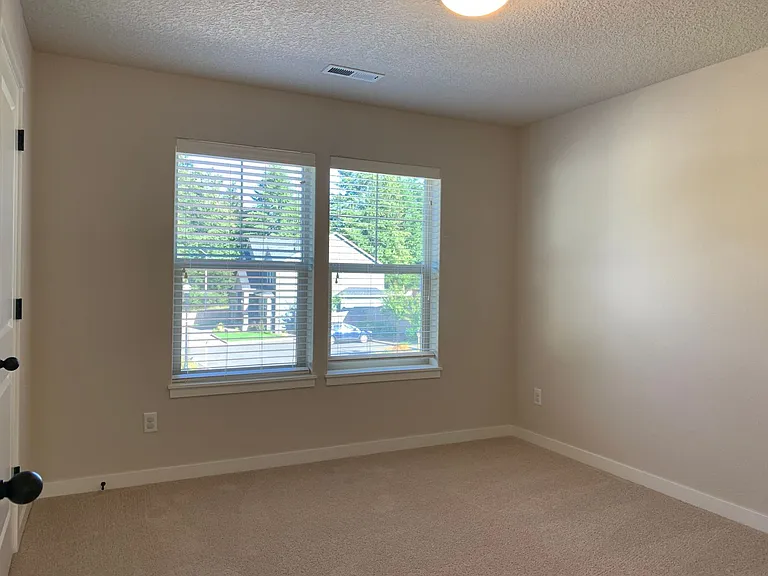 4223 NE Tacoma Ct — Photo 29