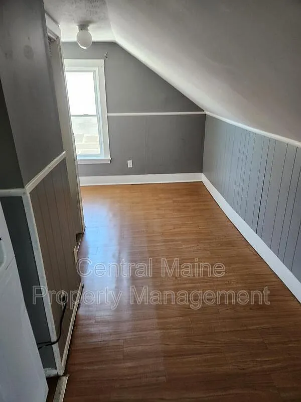 2 bed, 1.0 bath, $1,200 — Photo 2