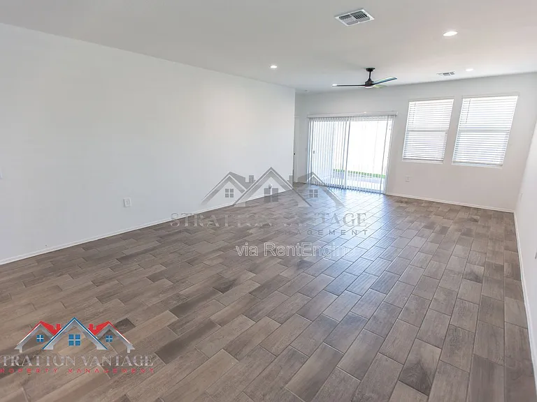 1330 W Hess Ave — Photo 28