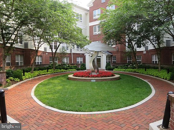 2nd image of 801 S Greenbrier St APT 313