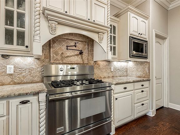 4th image of 1603 NE Chapel Hill Dr