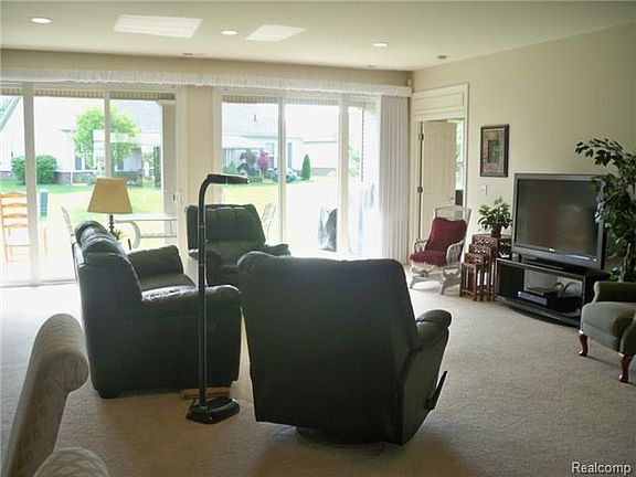 4th image of 24270 Crystal Dr