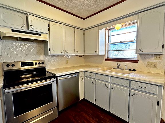 3rd image of 708 Sasha Ln