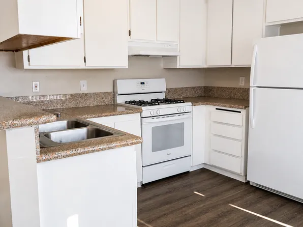 16354 Pebble Beach Dr APT 217, Victorville, CA 92395