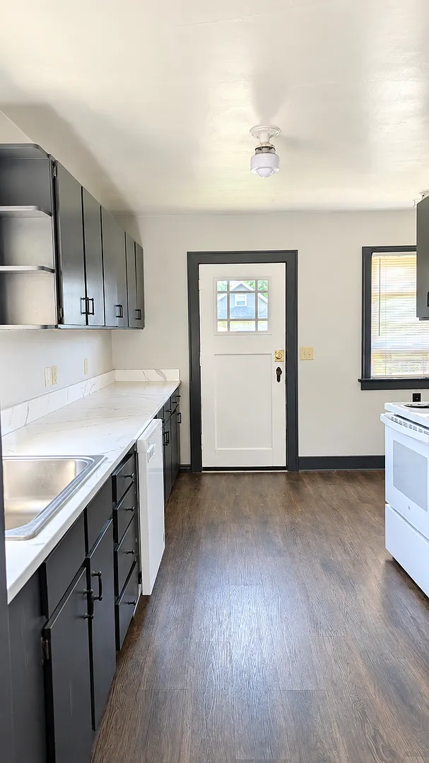 Limited-Time Offer: $25 Application Fee, Apply Today! Spacious 6 Bedroom, 2 Bathroom Home! — Photo 3