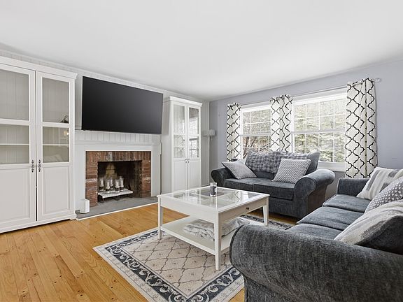 2nd image of 2221 Washington Rd