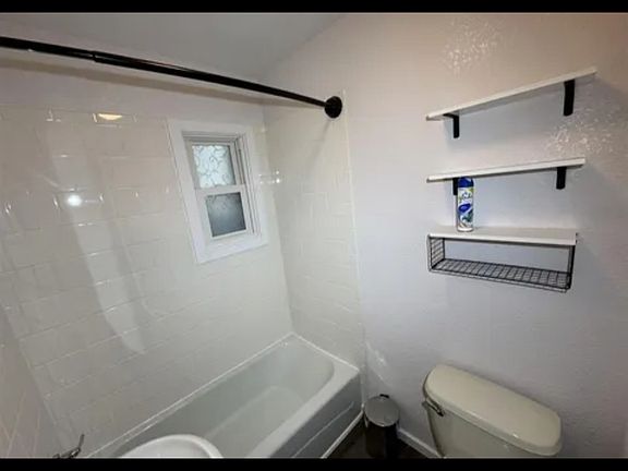 5th image of 308 1st St NW