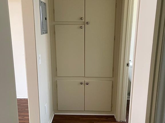 3rd image of 622 W 21st St APT 10