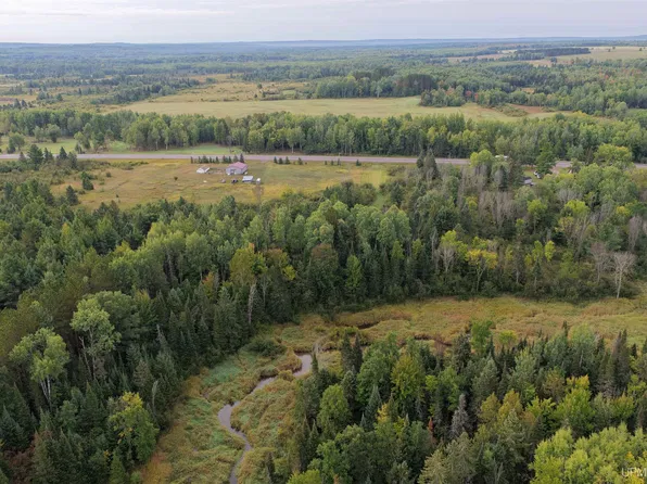 M 28 Hwy, Ewen, MI 49925