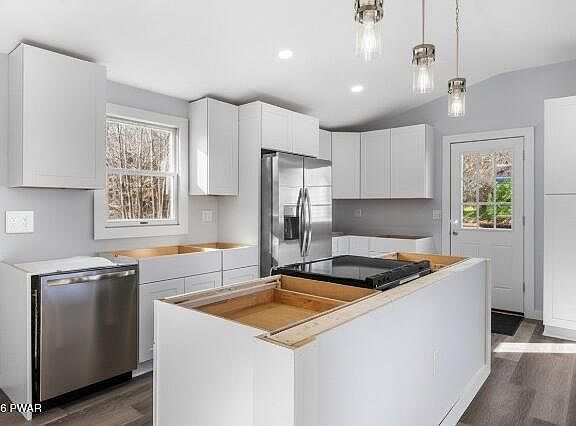 4th image of 13 Bucklands Ln