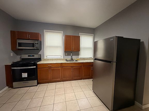 3rd image of 82 2nd St Floor 1