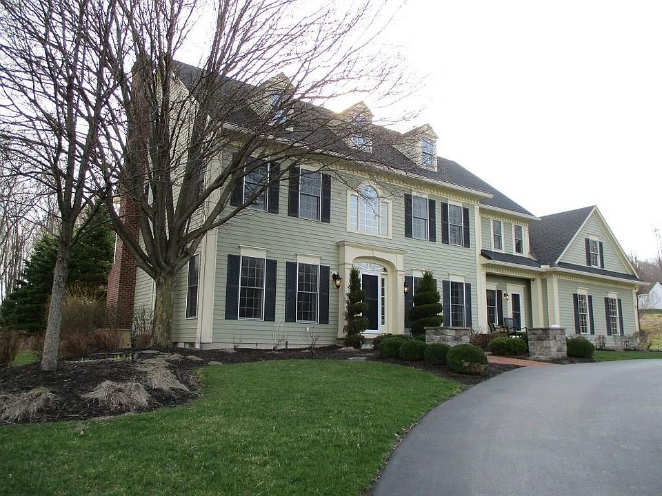 1st image of 14 Hunt Club Dr