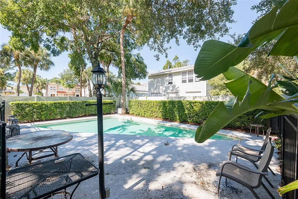 2 bed, 2.0 bath, 1286 sqft, $3,000 — Photo 2