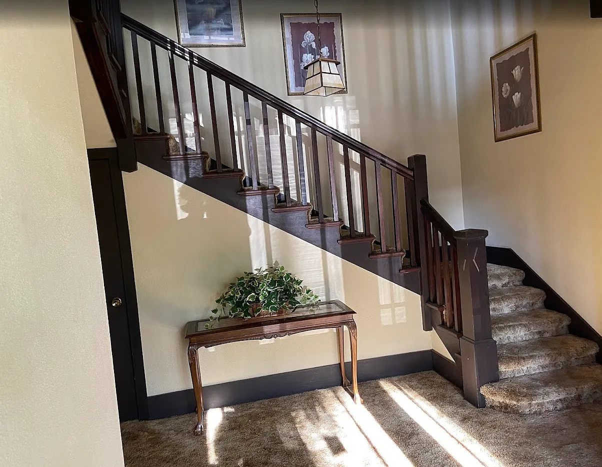 201 South Cravens Street - 4 — Photo 2