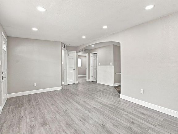 4th image of 11011 PICKERING LANE