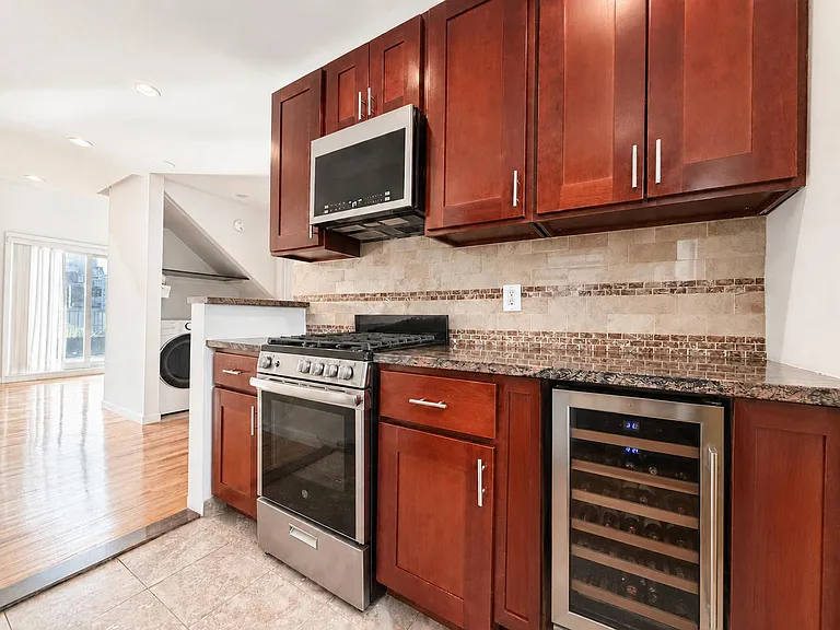 401 E 68th St #PENTHOUSE — Photo 12