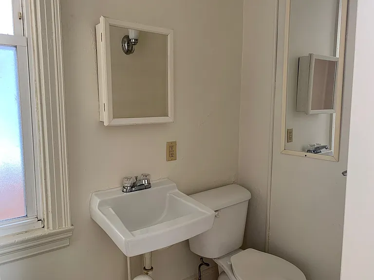 126 Spring St #1 — Photo 8