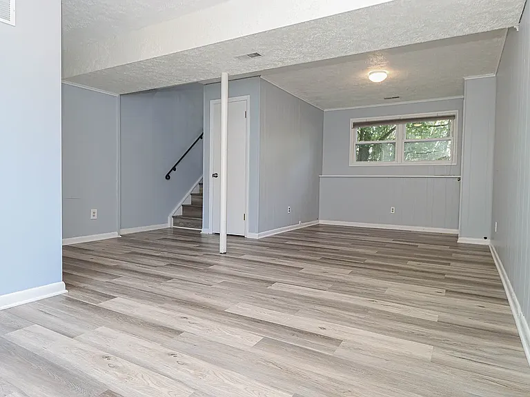 328 Benfield Rd — Photo 23