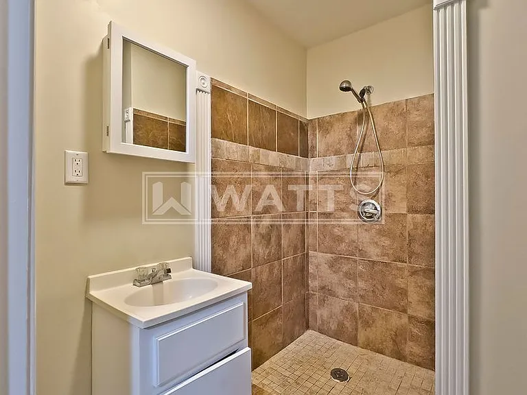 2324 3rd St NE — Photo 12