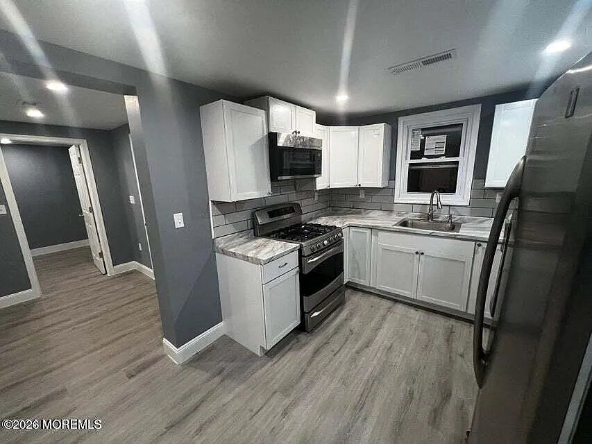 3 bed, $2,400 — Photo 4