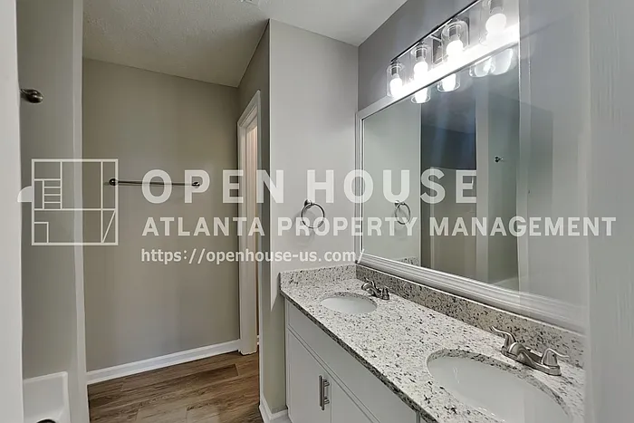 6161 Longwood Chase — Photo 12
