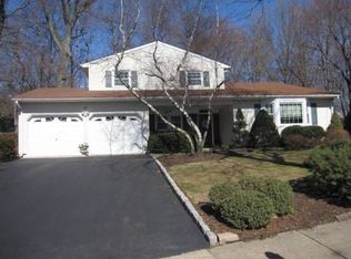 11 Old Hickory Ln, Edison, NJ
