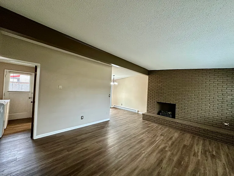 9455 SW Commercial St #9455 — Photo 2