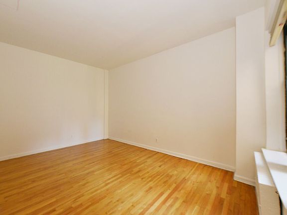 2nd image of 495 W End Ave APT 4O