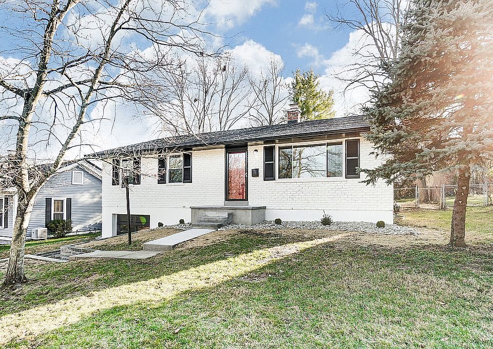 1st image of 33 W Charlotte Ave