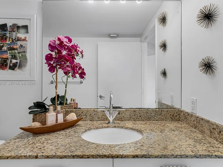 41 SE 5th St #2117 — Photo 15