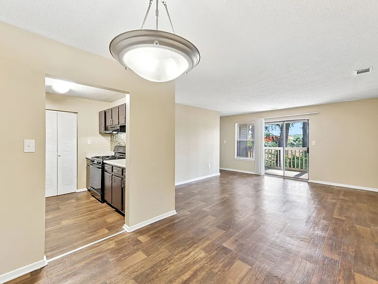 Woodland Trace Apartments — Photo 11