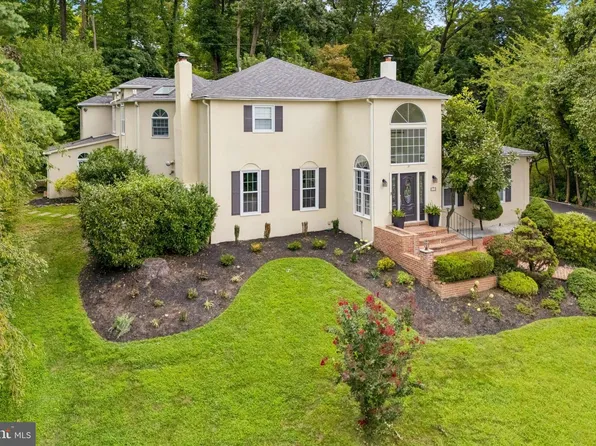 637 Heather Ln, Bryn Mawr, PA 19010