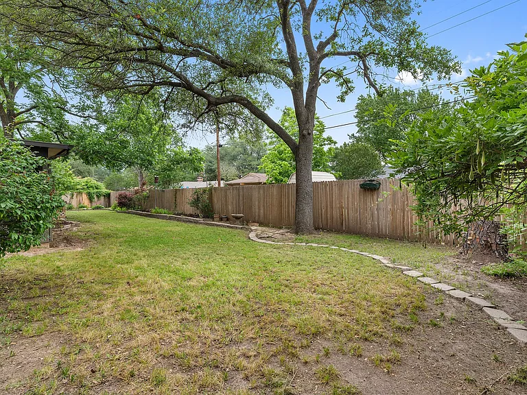 105 Wisteria Ct — Photo 21