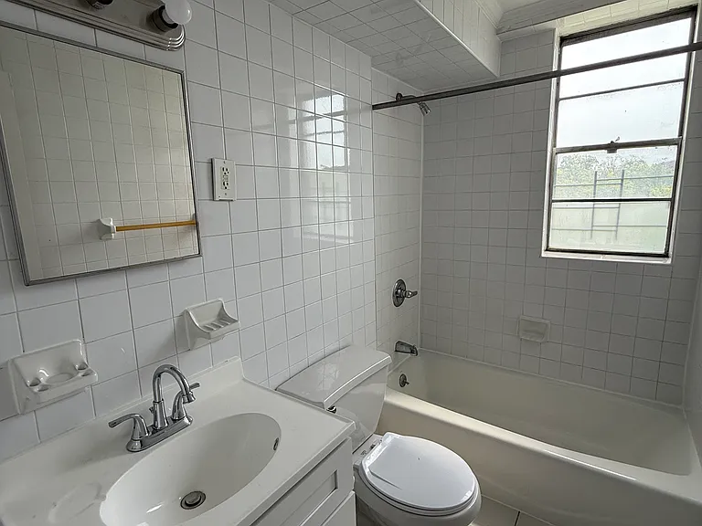 700 Victory Blvd #9 — Photo 5
