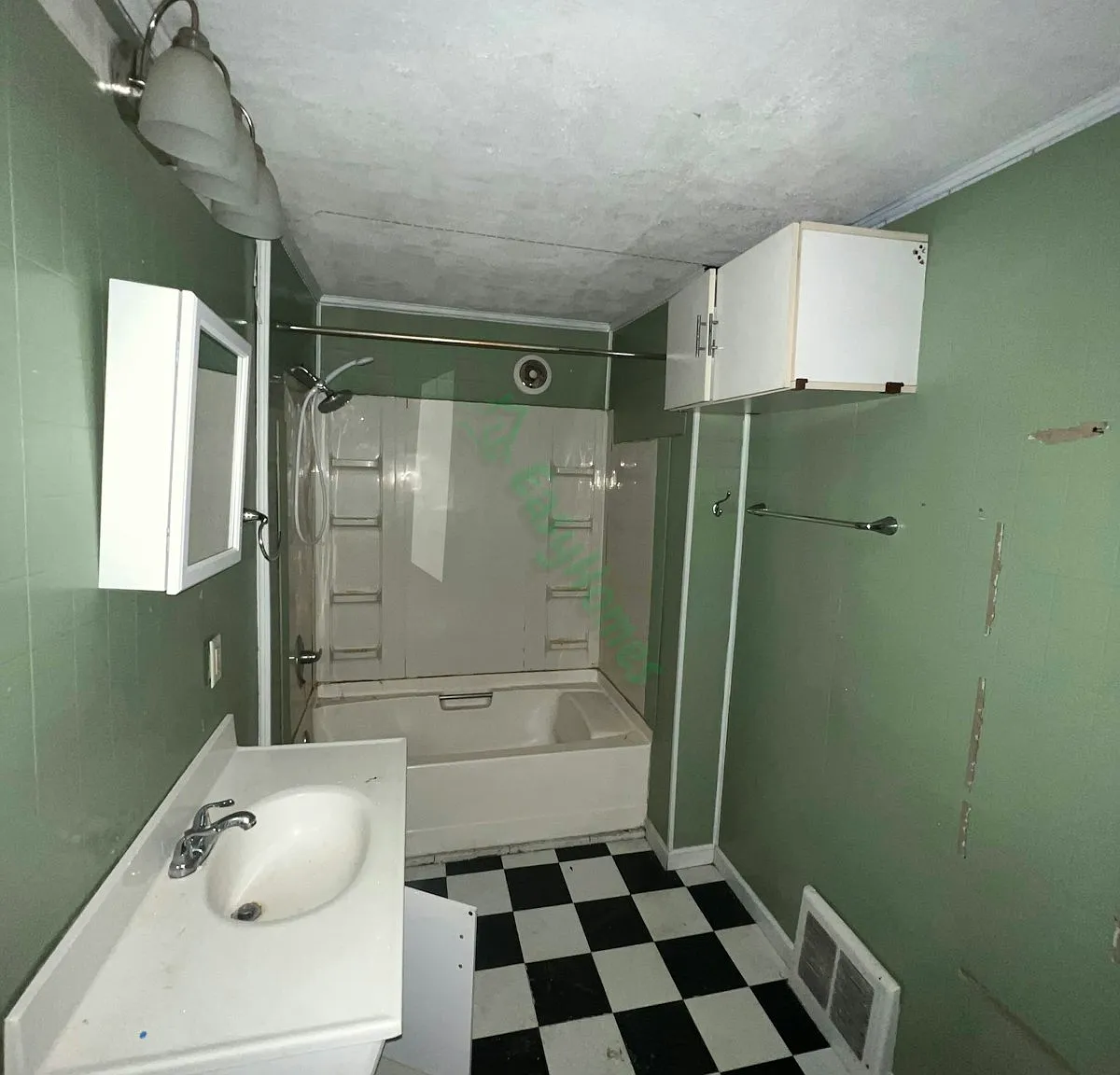 303 Walker Street — Photo 4