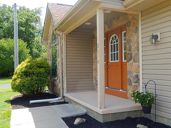 2nd image of 2076 Cherokee Dr