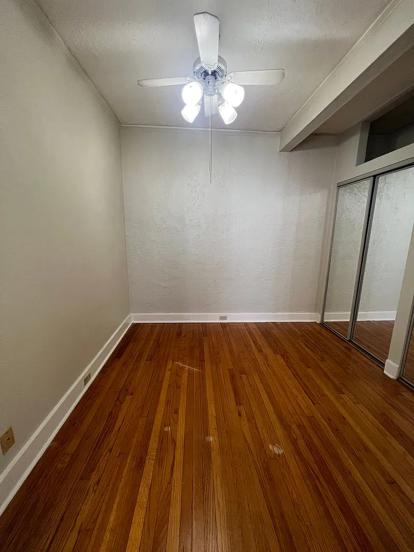 1BD/1BA Uptown, ON Napoleon Ave. — Photo 1