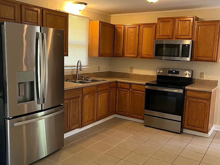 636 Baldwin Ct — Photo 2