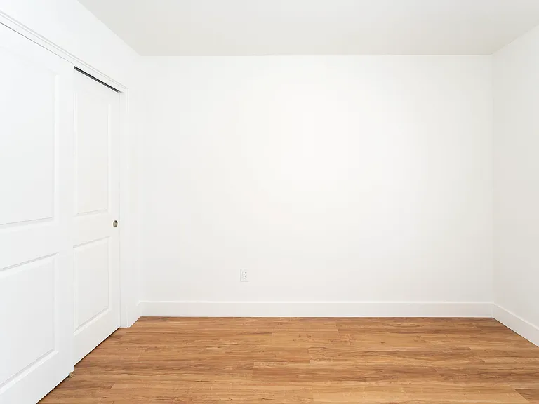 Silver Star Apartments — Photo 13