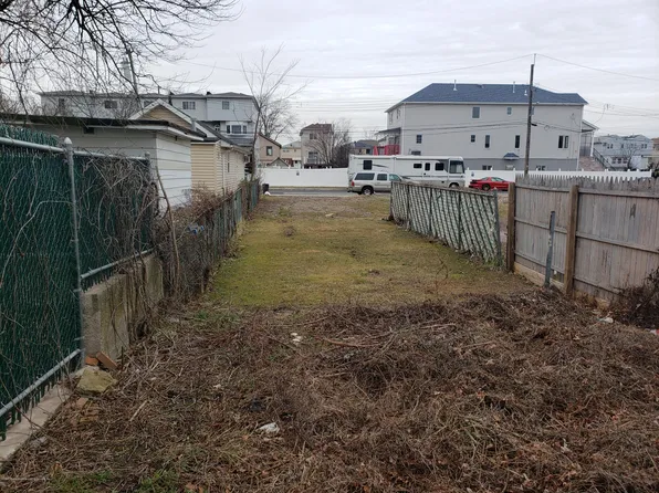 170 Grimsby St, Staten Island, NY 10306