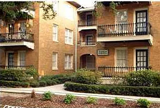 2 bed, 1.0 bath, 962 sqft, $1,095 — Photo 1