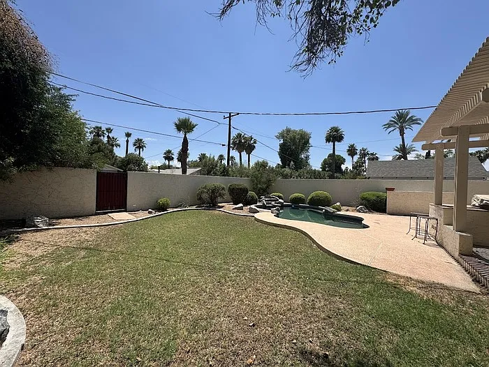 1445 E Flower St — Photo 22