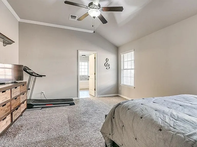 525 Talon Dr — Photo 21